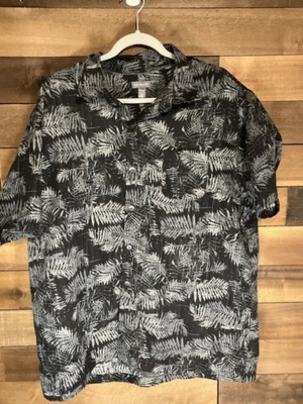 Van Heusen Men’s Hawaiian Button Up Shirt Black Gray Floral Size XL